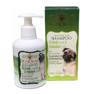 Botella de Skindrag Shampoo de Drag Pharma, con Té Verde y Caléndula para una limpieza antiséptica y calmante en perros y gatos.