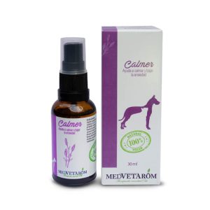 Frasco y caja de Calmer Spray de Medvetarôm, spray calmante natural con lavanda y manzanilla para perros y gatos.